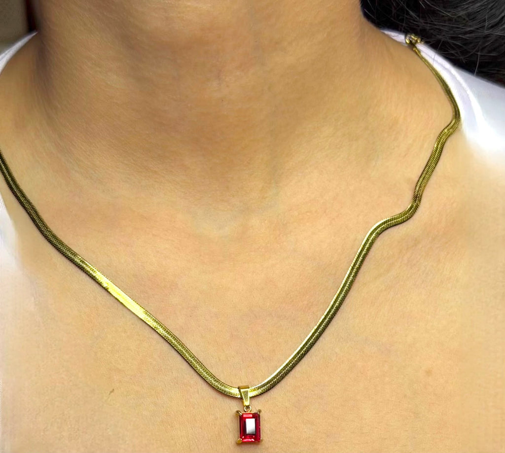 Elegant Geometric Pendant Necklace