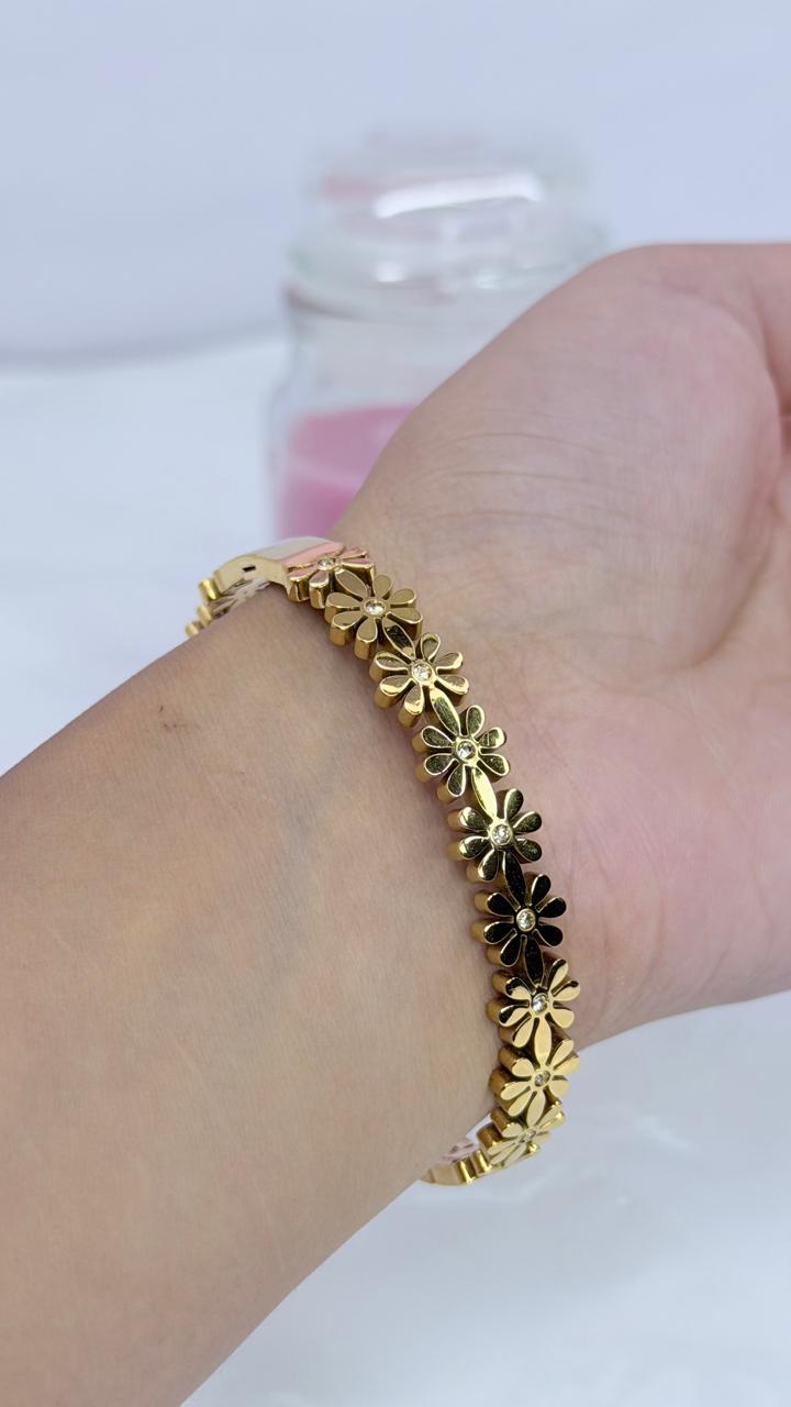 Daisy Cluster Bangle