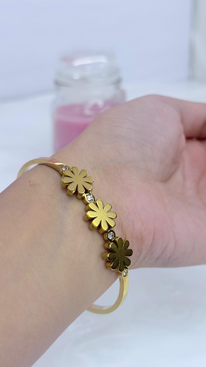 Triple Daisy Cuff Bangle