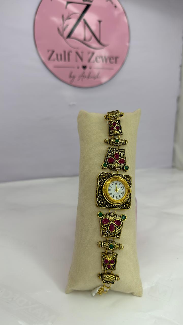 Vintage Antique-Style Bracelet Watch