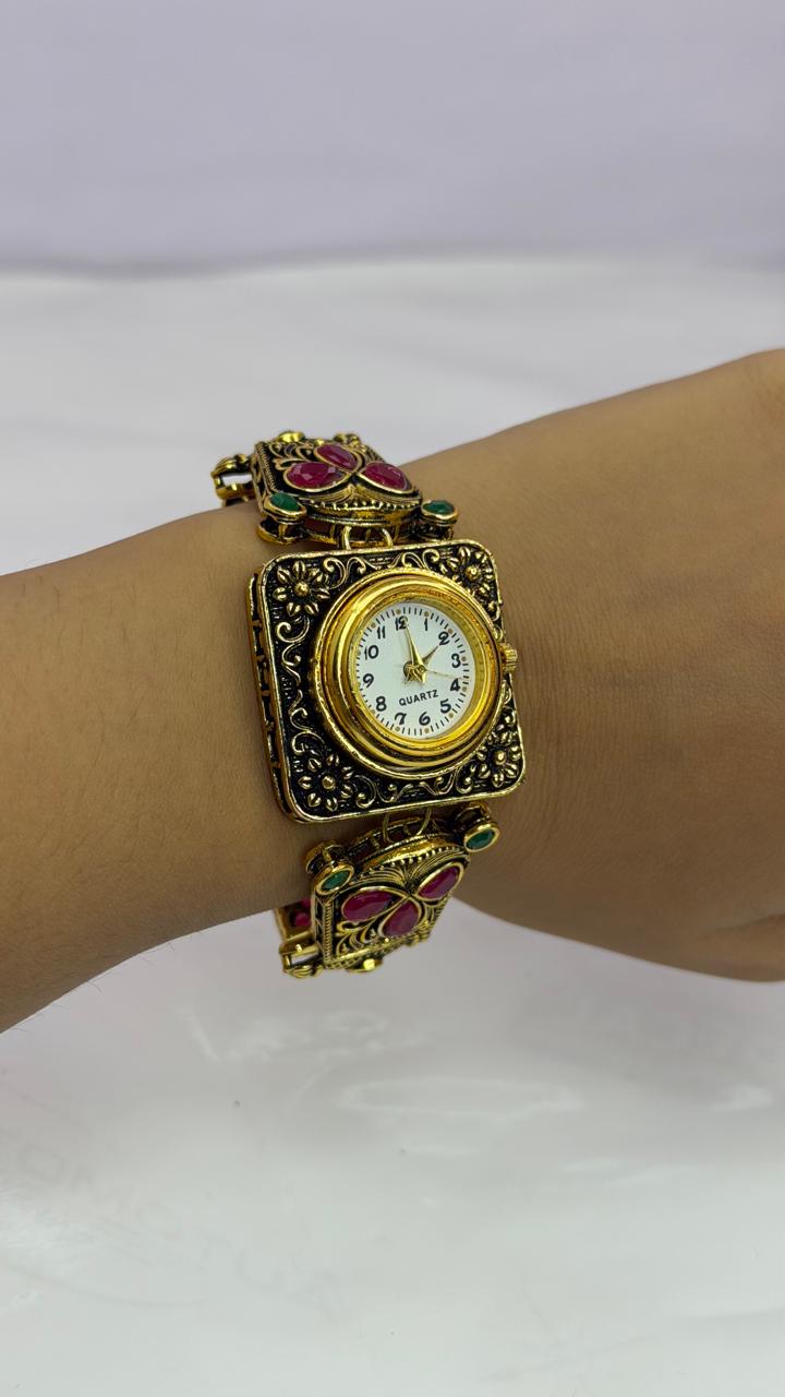 Vintage Antique-Style Bracelet Watch