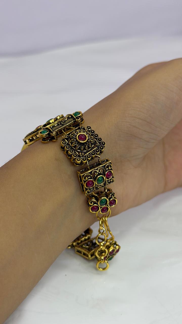Vintage Antique-Style Bracelet Watch
