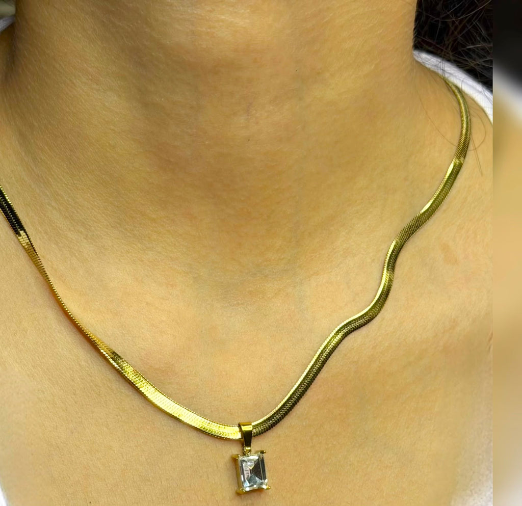 Elegant Geometric Pendant Necklace