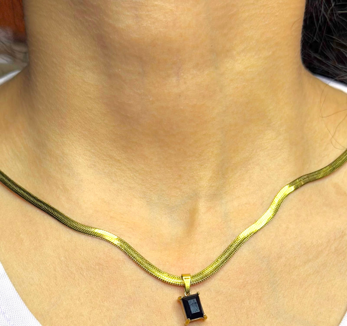 Elegant Geometric Pendant Necklace