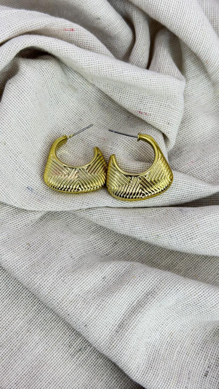 Gold Textured Oval Hoop Earrings | Elegant Minimalist Hoop Earrings for Women & Girls