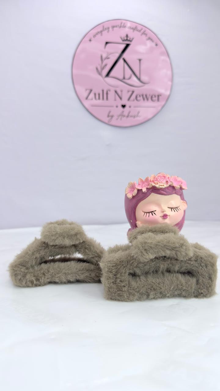 Soft Furry Hair Claw Clip – Plush Textured Hair Clip