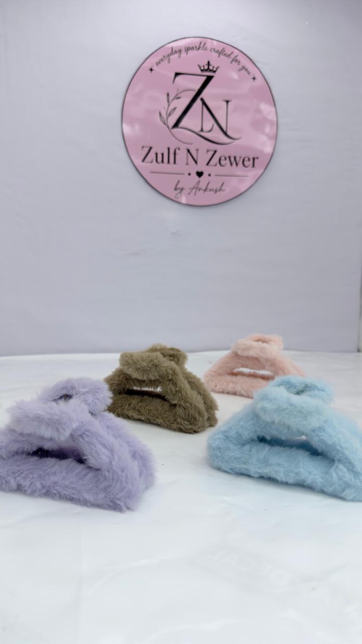 Soft Furry Hair Claw Clip – Plush Textured Hair Clip